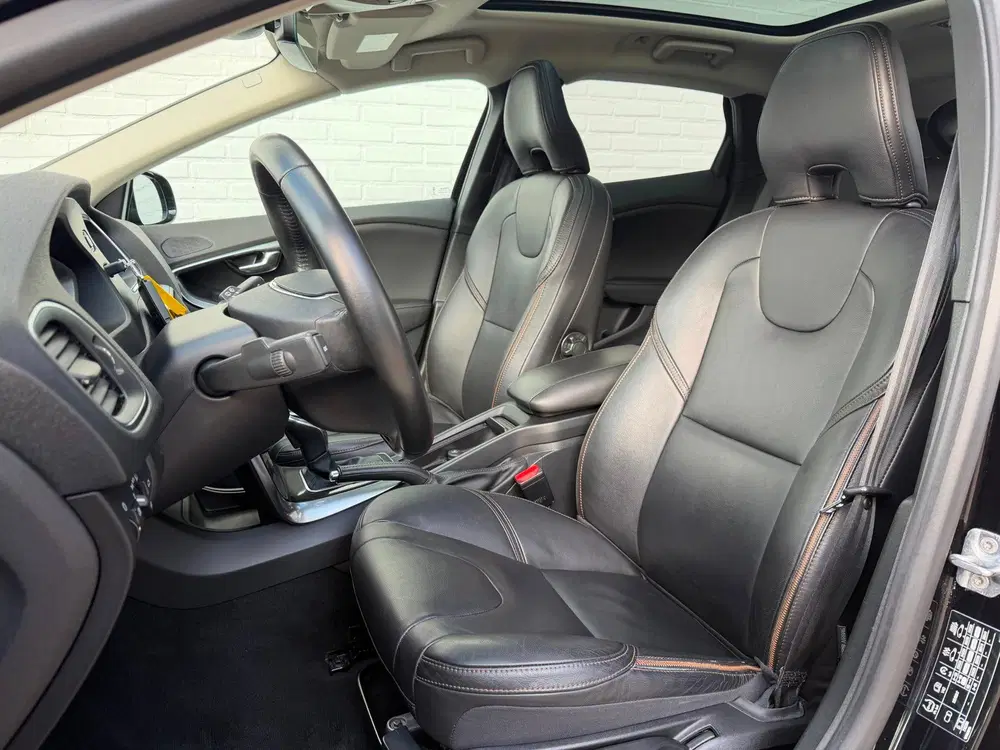 Volvo V40 Cross Country T3 Polar+ Luxury PANODAK l LEDER l C uit 2019, foto 11