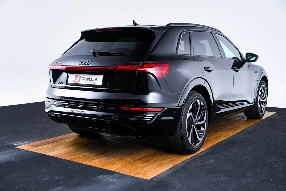Audi Q8 e-tron 55 quattro S Edition 115 kWh Trekhaak uit 2024, foto 2
