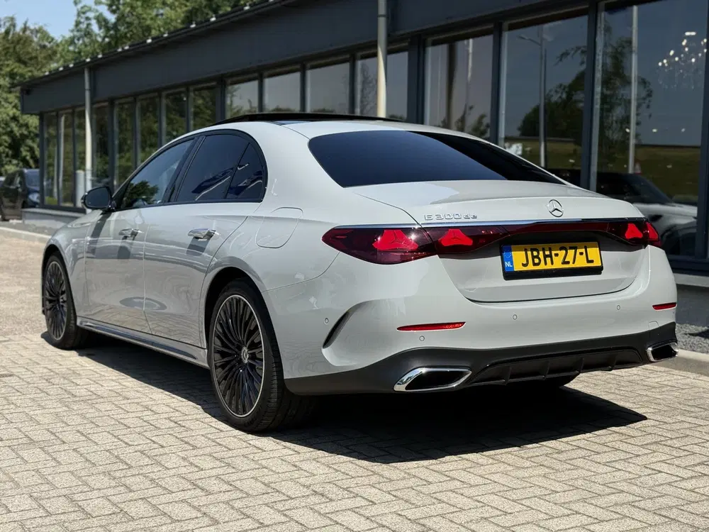 Mercedes-Benz E-Klasse 300 de AMG Line Pano Hyperscreen uit 2024, foto 2