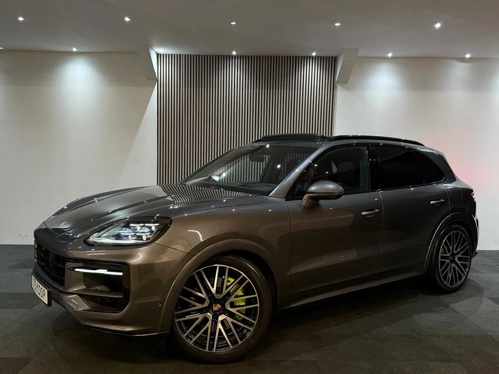 Porsche Cayenne 3.0 E-Hybrid Chrono sport l Pano l Leder l uit 2024