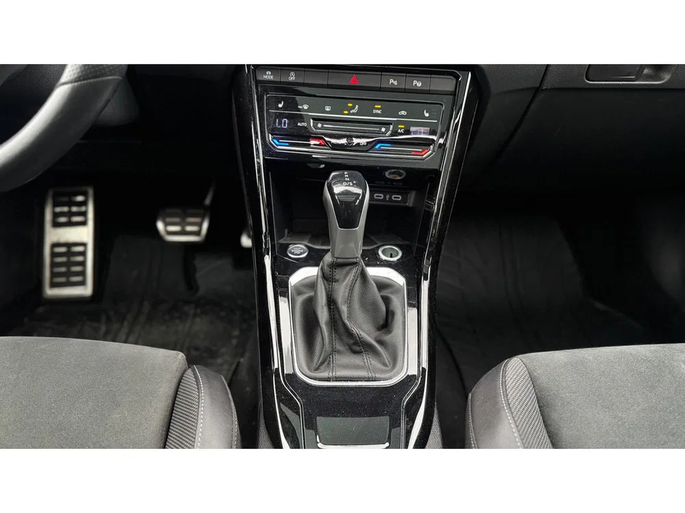 Volkswagen T-Roc 1.5 TSI R-Line Pano l IQ l Camera l Keyles uit 2022, foto 12