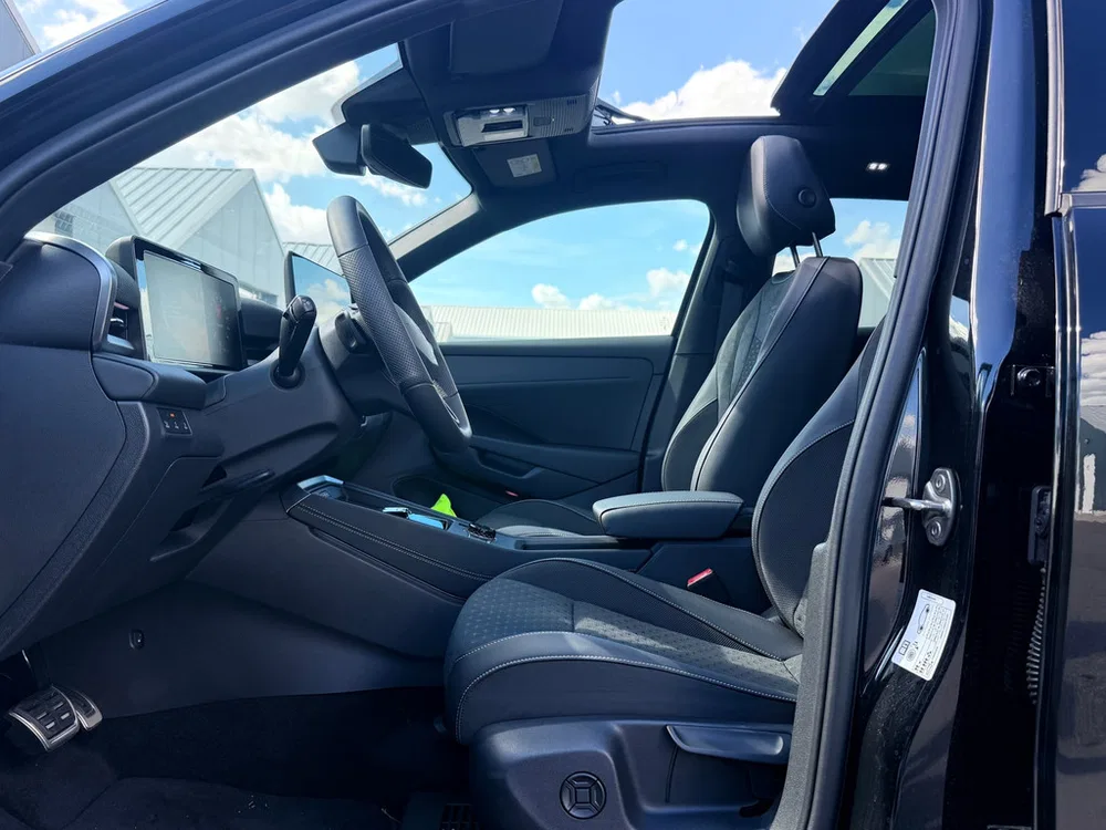 Volkswagen T-Roc 1.5 TSI R-Line Pano l Camera l Ambient l A uit 2026, foto 9