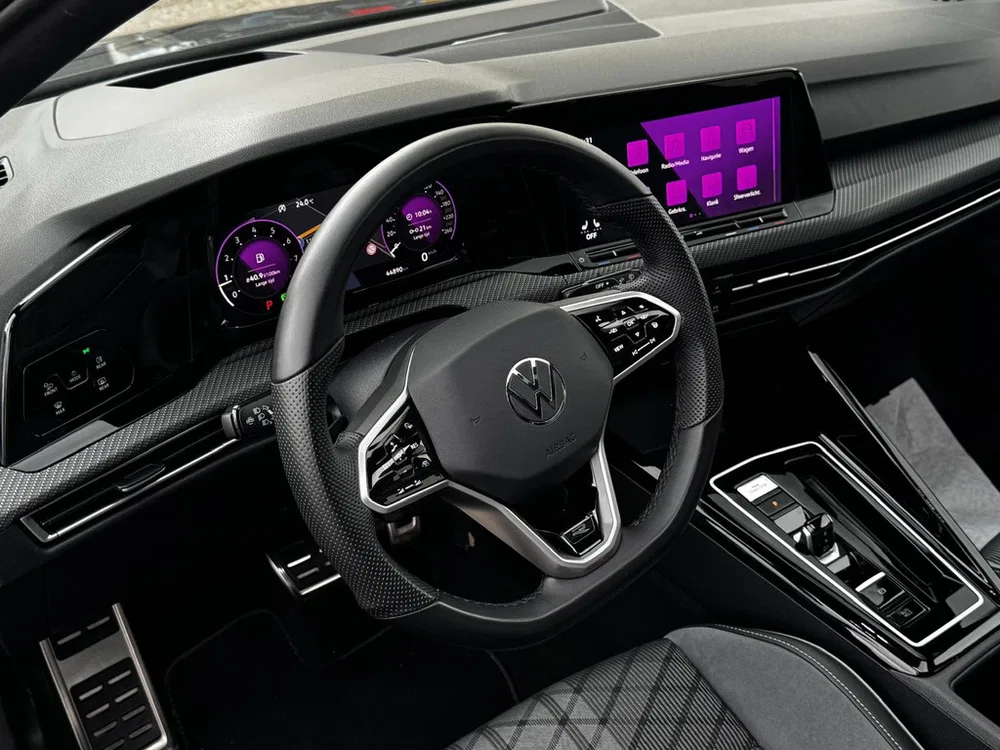 Volkswagen Golf 1.5 eTSI R-Line Pano l Matrix l Ambient l uit 2023, foto 10