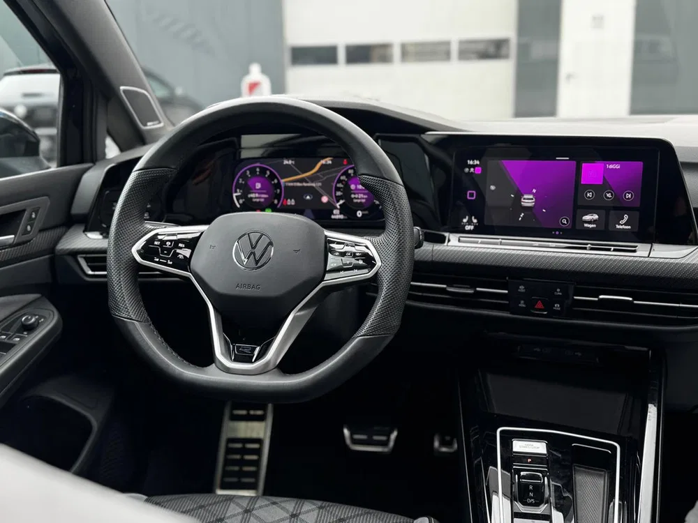 Volkswagen Golf 1.5 eTSI R-Line Pano l Matrix l Ambient l uit 2023, foto 11