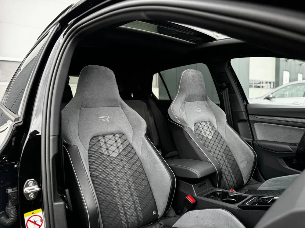 Volkswagen Golf 1.5 eTSI R-Line Pano l Matrix l Ambient l uit 2023, foto 14