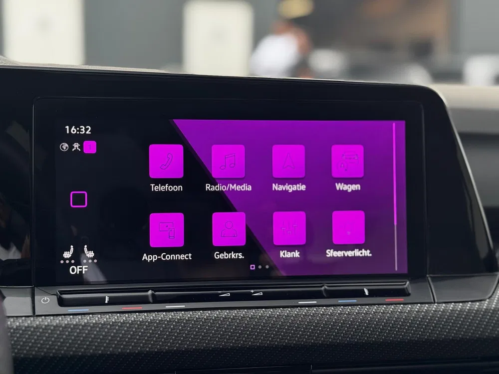Volkswagen Golf 1.5 eTSI R-Line Pano l Matrix l Ambient l uit 2023, foto 16
