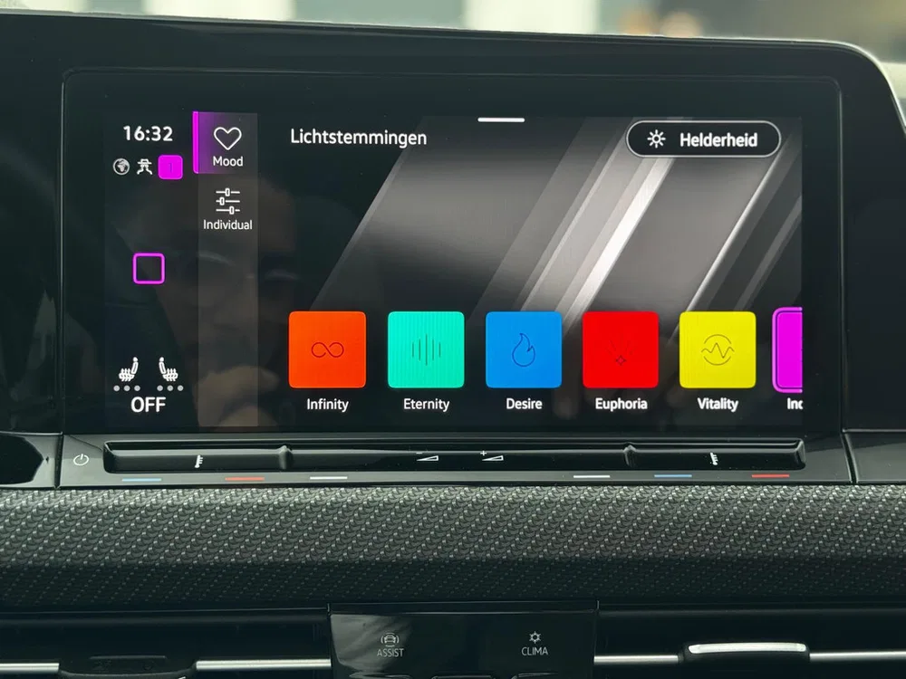 Volkswagen Golf 1.5 eTSI R-Line Pano l Matrix l Ambient l uit 2023, foto 19