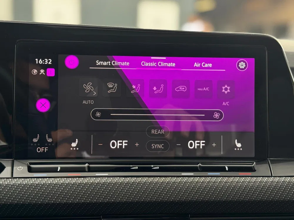 Volkswagen Golf 1.5 eTSI R-Line Pano l Matrix l Ambient l uit 2023, foto 20