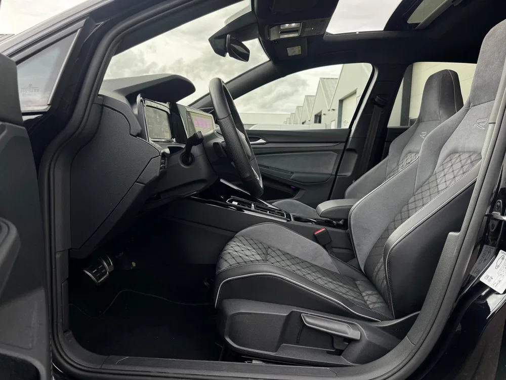 Volkswagen Golf 1.5 eTSI R-Line Pano l Matrix l Ambient l uit 2023, foto 9