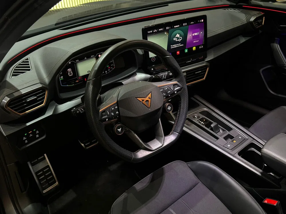 Cupra Formentor 1.4 e-Hybrid VZ Copper Edition Pano l Memo uit 2022, foto 10