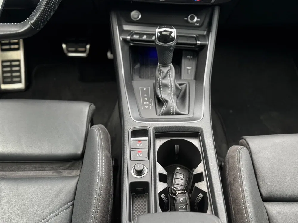 Audi Q3 40 TFSI Quattro S-line Pano l Leder l Ambi uit 2020, foto 16