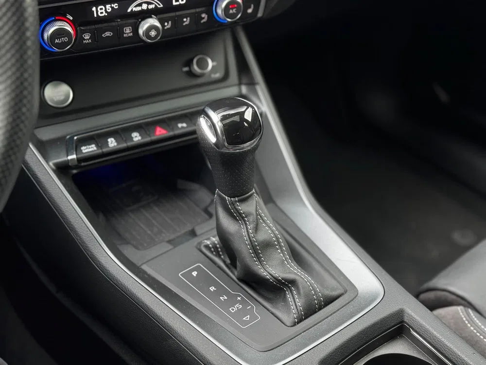 Audi Q3 40 TFSI Quattro S-line Pano l Leder l Ambi uit 2020, foto 17