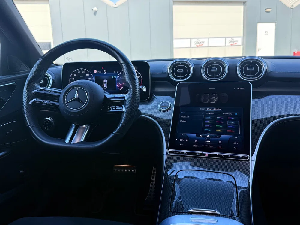 Mercedes-Benz C-Klasse 300 4MATIC AMG Line Pano l Ambient l Memor uit 2022, foto 11