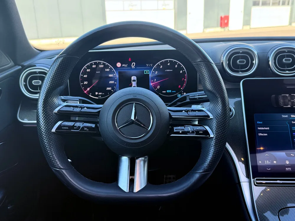 Mercedes-Benz C-Klasse 300 4MATIC AMG Line Pano l Ambient l Memor uit 2022, foto 12