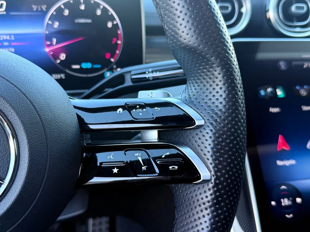 Mercedes-Benz C-Klasse 300 4MATIC AMG Line Pano l Ambient l Memor uit 2022, foto 14