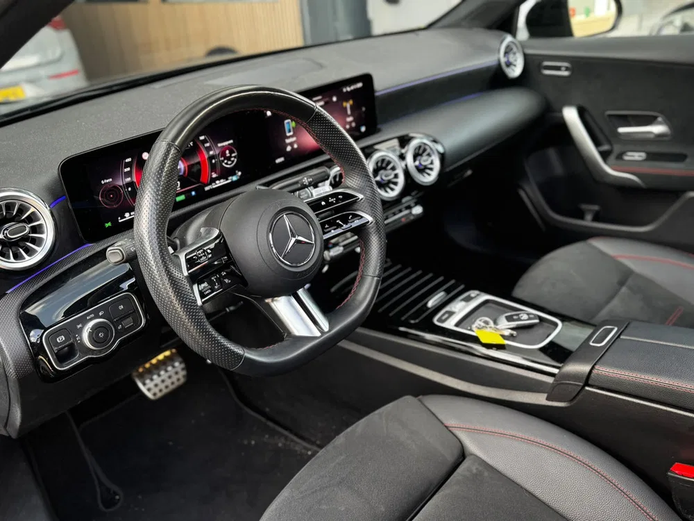 Mercedes-Benz A-Klasse 250 e Star AMG Line Plus Pano l 360 Camera uit 2024, foto 11