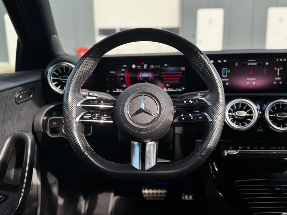Mercedes-Benz A-Klasse 250 e Star AMG Line Plus Pano l 360 Camera uit 2024, foto 14
